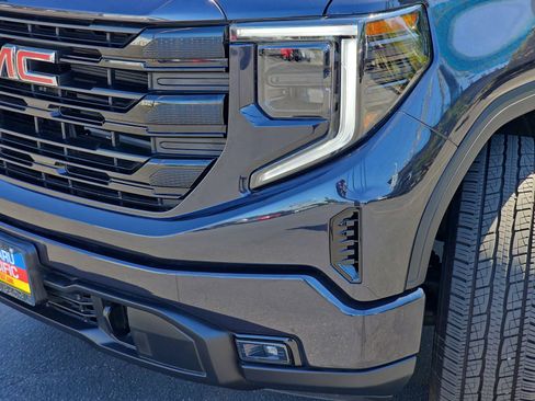 Used 2025 GMC Sierra 1500 Elevation image 32