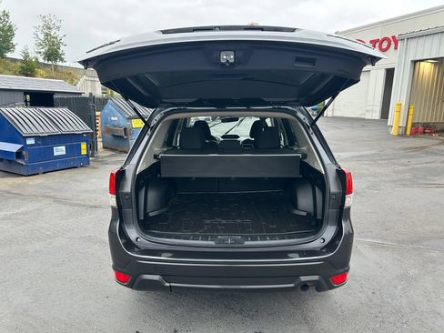 Used 2019 Subaru Forester Premium w/ All-Weather Package AWD/4WD image 11