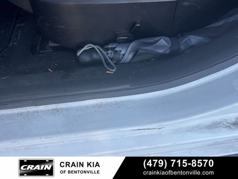 Used 2013 Chrysler 200 Touring FWD image 36