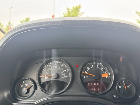 Used 2014 Jeep Patriot Latitude AWD/4WD image 19