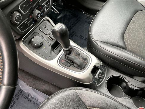 Used 2019 Jeep Compass Latitude w/ Cold Weather Group AWD/4WD image 16