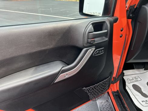 Used 2015 Jeep Wrangler Unlimited Sahara w/ Dual Top Group AWD/4WD image 16