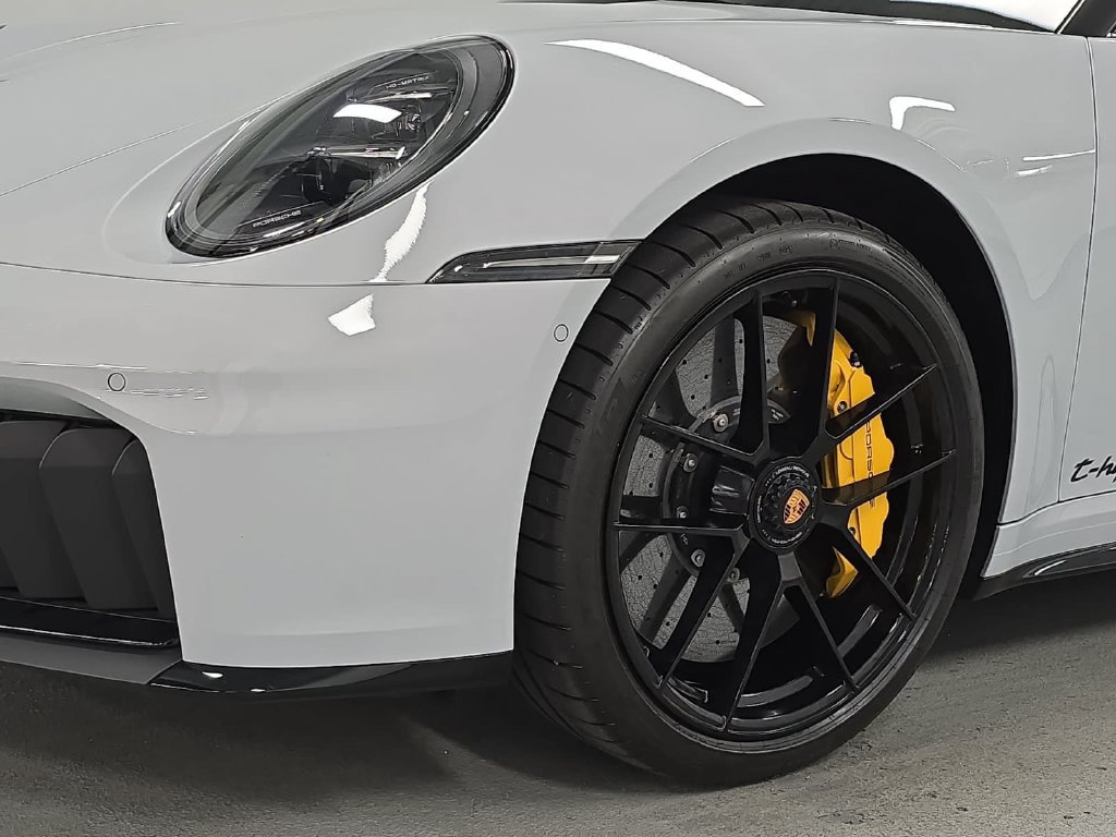 Certified 2026 Porsche 911 Targa 4 GTS AWD/4WD image 11