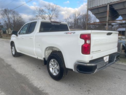 Used 2019 Chevrolet Silverado 1500 LT w/ Convenience Package image 3