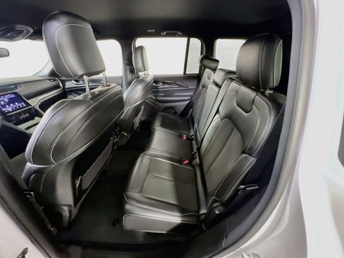 Used 2023 Jeep Grand Cherokee Altitude image 23