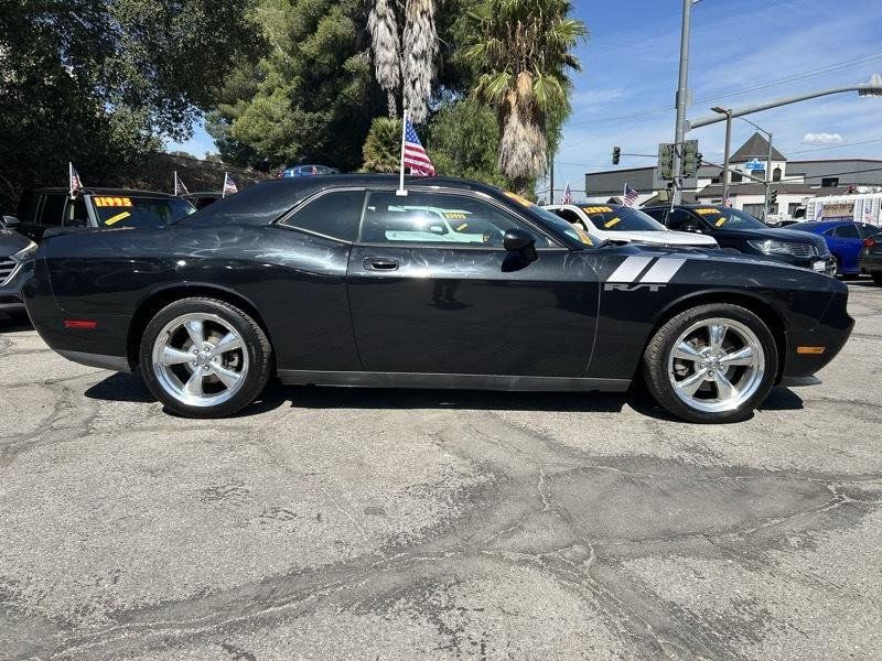 Used 2010 Dodge Challenger R/T RWD image 3