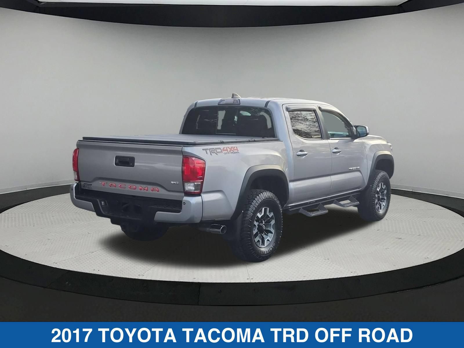 Used 2017 Toyota Tacoma TRD Off-Road AWD/4WD image 4
