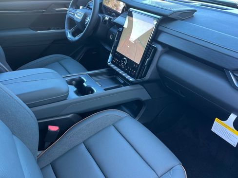 New 2026 GMC Acadia AT4 w/ Luxury Package image 14