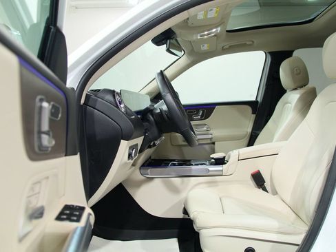 Certified 2023 Mercedes-Benz GLB 250 4MATIC image 5