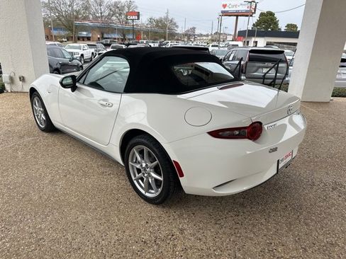 Used 2017 MAZDA MX-5 Miata Sport image 3