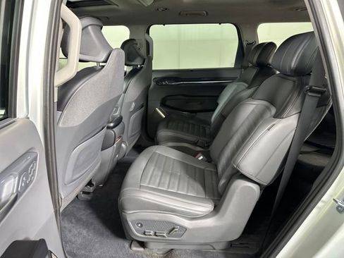 Used 2024 Kia EV9 Land image 27