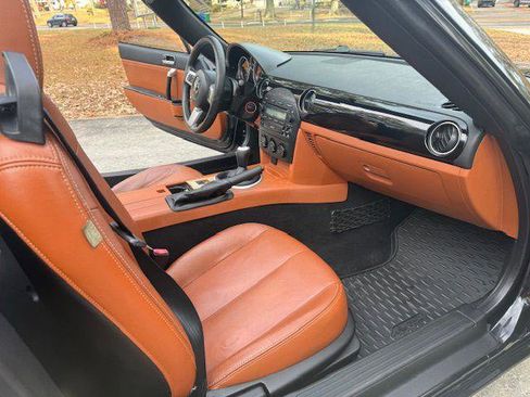 Used 2006 MAZDA MX-5 Miata Grand Touring w/ Premium Pkg image 8