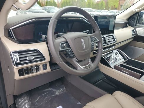Used 2023 Lincoln Navigator Reserve AWD/4WD image 13