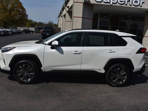 Used 2022 Toyota RAV4 XLE Premium image 9