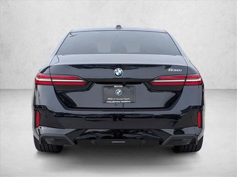 Used 2026 BMW 530i w/ M Sport Package RWD image 7