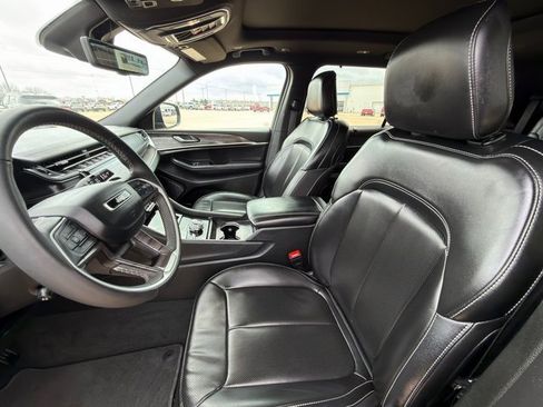 Used 2024 Jeep Grand Cherokee L Limited w/ Luxury Tech Group II image 25