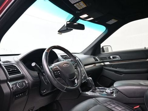 Used 2018 Ford Explorer Platinum AWD/4WD image 17