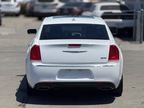 Used 2019 Chrysler 300 Limited RWD image 13