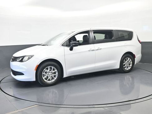 New 2026 Chrysler Voyager LX image 2