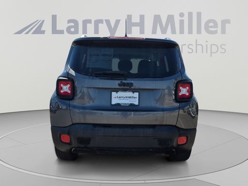 Used 2017 Jeep Renegade Altitude FWD image 4