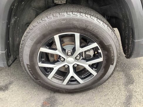 Used 2024 Jeep Grand Cherokee L Limited w/ Luxury Tech Group II image 7