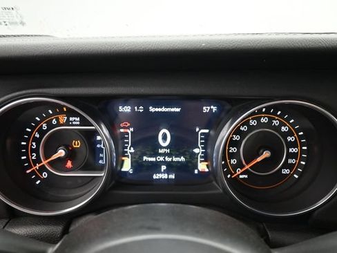 Used 2020 Jeep Wrangler Unlimited Sahara w/ Dual Top Group AWD/4WD image 15