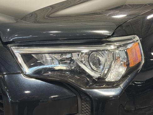 Used 2020 Toyota 4Runner SR5 Premium w/ Moonroof Package AWD/4WD image 13
