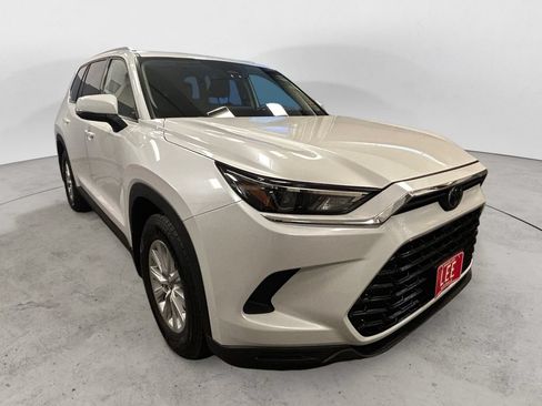 Used 2024 Toyota Grand Highlander AWD image 7