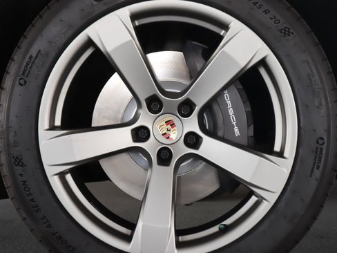 Certified 2023 Porsche Macan AWD/4WD image 25