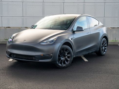 Used 2024 Tesla Model Y Long Range image 1
