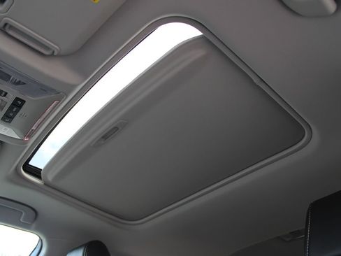 Used 2021 Toyota RAV4 XLE Premium AWD/4WD image 31