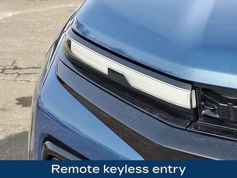 Used 2025 Chevrolet Traverse RS image 12