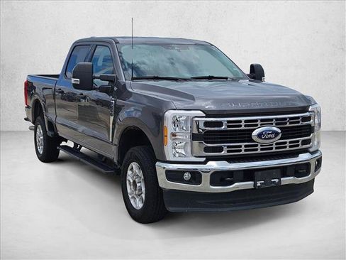 Used 2025 Ford F250 XLT AWD/4WD image 3