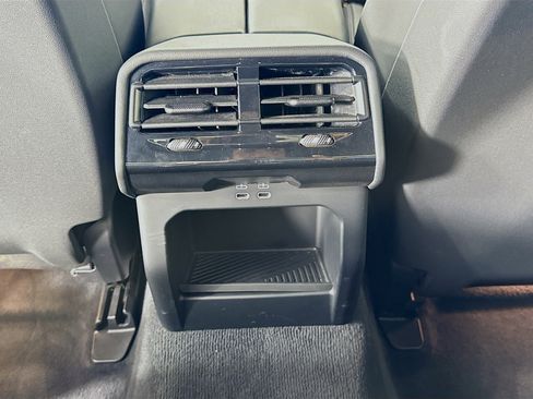 Used 2025 BMW 530i xDrive w/ Premium Package image 27