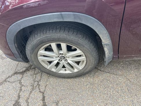 Used 2016 Toyota Highlander LE image 13