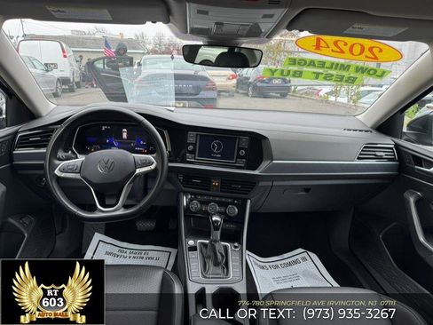 Used 2024 Volkswagen Jetta SE image 13