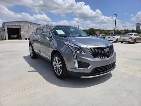 Used 2021 Cadillac XT5 Premium Luxury FWD image 3