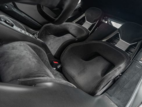 Used 2019 Ford GT RWD image 25