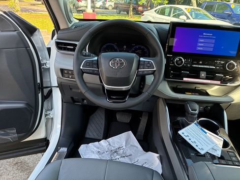 New 2026 Toyota Highlander Platinum AWD/4WD image 21