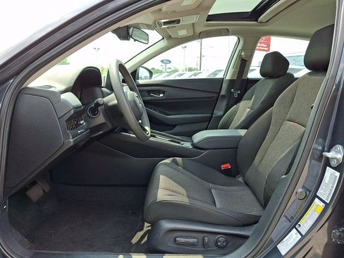 Used 2023 Honda Accord EX image 11