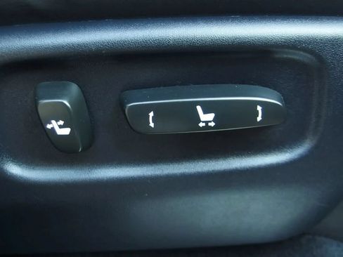 Used 2011 Lexus LX 570 4WD w/ Luxury Pkg image 60