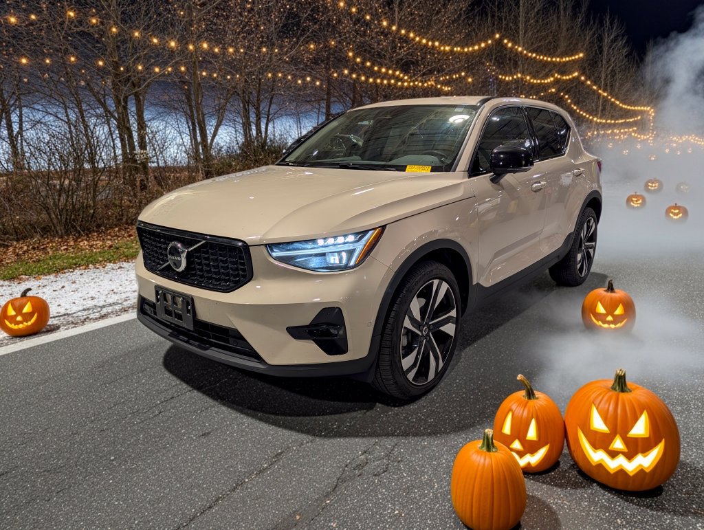Used 2025 Volvo XC40 B5 Ultra w/ Climate Package AWD/4WD image 1