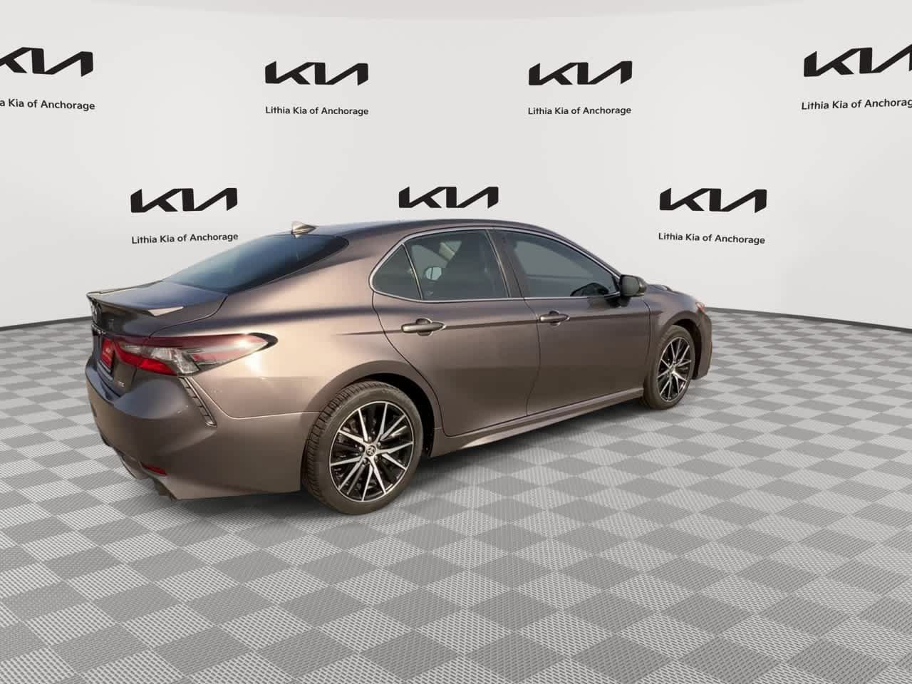 Used 2023 Toyota Camry SE FWD image 8