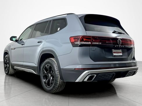 Used 2024 Volkswagen Atlas Peak Edition SE image 3
