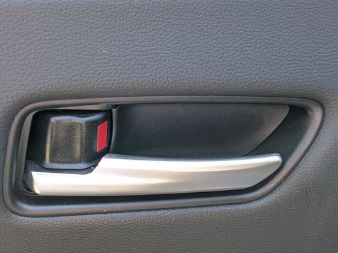 Certified 2025 Toyota Corolla Cross XLE w/ Convenience Package FWD image 13
