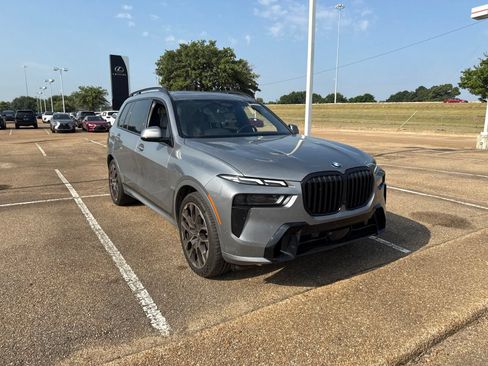 Used 2024 BMW X7 xDrive40i w/ Executive Package AWD/4WD image 3