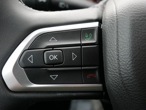 Used 2025 Jeep Compass Latitude AWD/4WD image 31