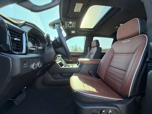 Used 2025 GMC Sierra 3500 Denali Ultimate image 11