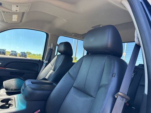 Used 2010 GMC Sierra 1500 SLT w/ SLT Convenience Package AWD/4WD image 11