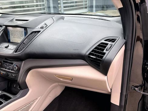 Used 2017 Ford Escape SE w/ SE Leather Comfort Package image 17